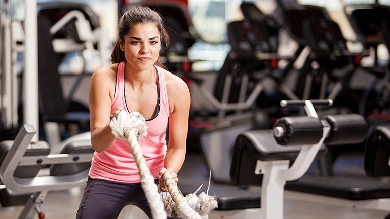 woman doing crossfit