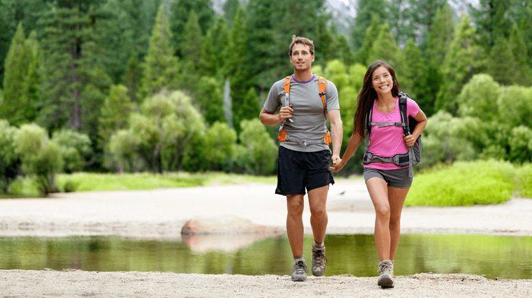 couple-hiking-1