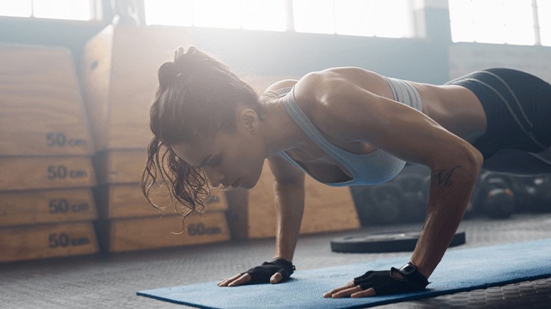 woman doing push-ups