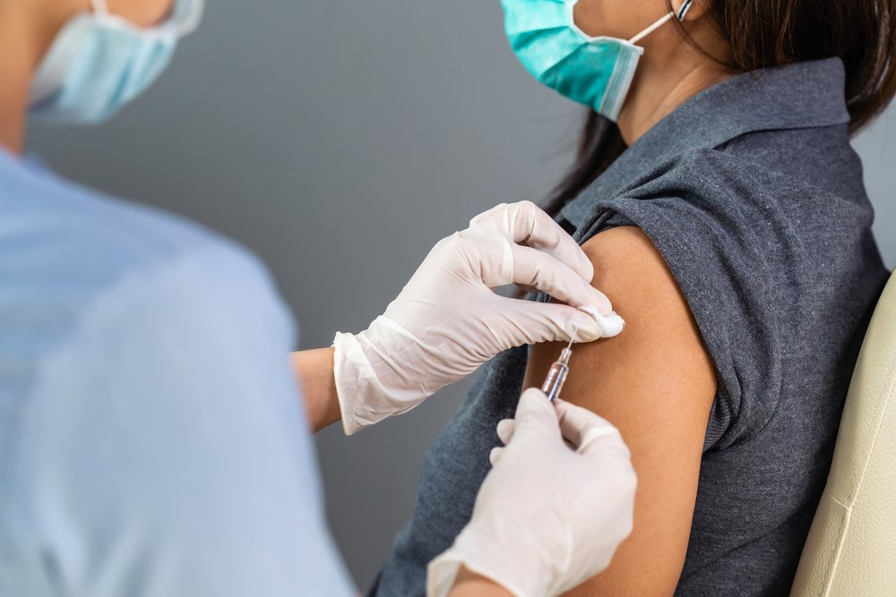 Experiencing These Post-Vaccine Symptoms? Don't Get 2nd Dose, CDC Warns 1